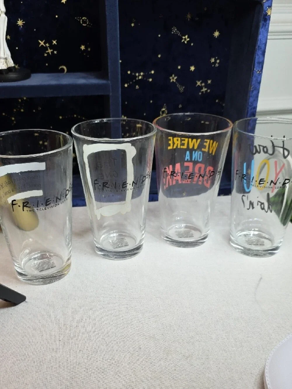 FRIENDS Pint Glass Set with Show Quote Prints
